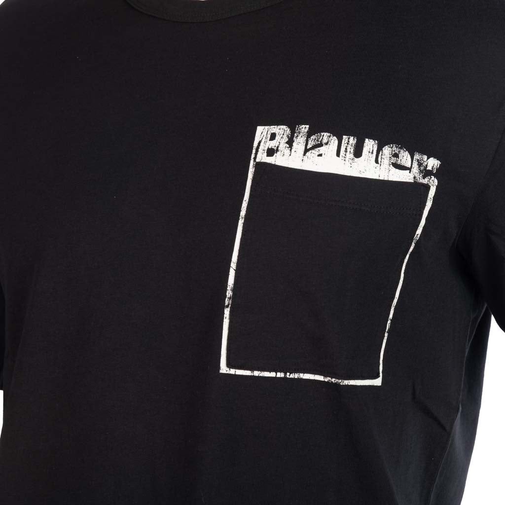 T-SHIRT UOMO BLAUER CON TASCHINO FRONTALE E MAXI STAMPA SUL RETRO - Colori disponibili: 2