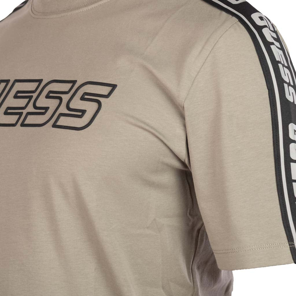 T-SHIRT UOMO GUESS STRETCH CON LOGO FRONTALE E BANDE LOGATE - COL. VERDE OLIVA