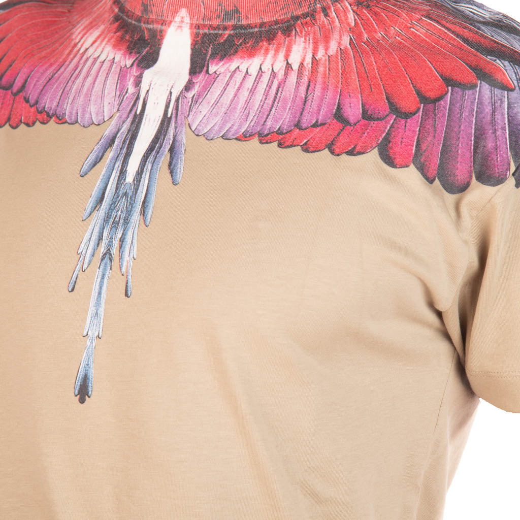 T-SHIRT UOMO COUNTY OF MILAN IN COTONE CON STAMPA ALI ROSSE - COL. SABBIA