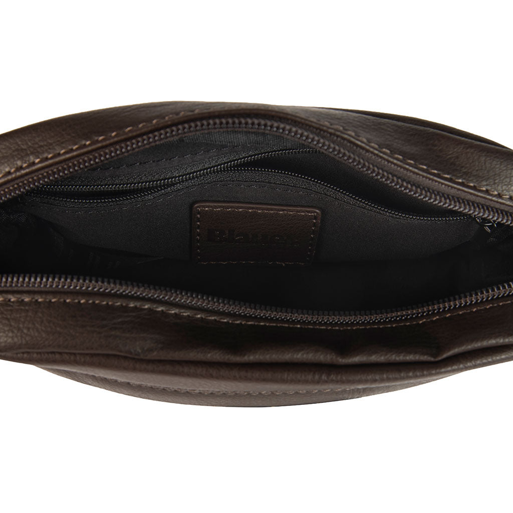 POCHETTE UOMO BLAUER IN ECOPELLE CON LOGO IN RILIEVO - COL. MARRONE SCURO